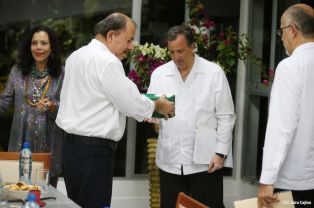 Presidente Daniel y Compañera Rosario sostienen encuentro con Canciller de México