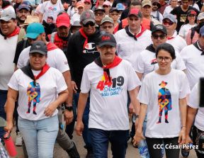 Militantes sandinistas participan en caminata en honor al Repliegue Táctico a Masaya