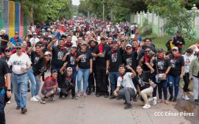 Militantes sandinistas participan en caminata en honor al Repliegue Táctico a Masaya