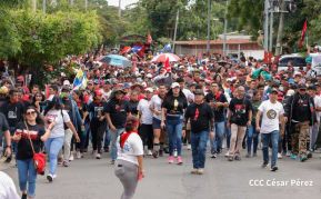 Militantes sandinistas participan en caminata en honor al Repliegue Táctico a Masaya