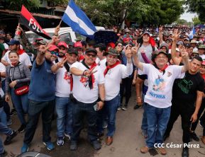 Militantes sandinistas participan en caminata en honor al Repliegue Táctico a Masaya