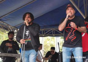 Militantes sandinistas participan en caminata en honor al Repliegue Táctico a Masaya