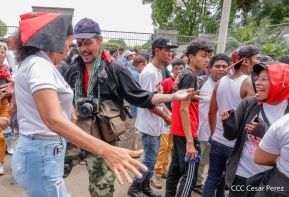 Militantes sandinistas participan en caminata en honor al Repliegue Táctico a Masaya