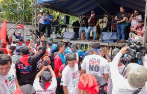 Militantes sandinistas participan en caminata en honor al Repliegue Táctico a Masaya