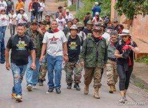 Militantes sandinistas participan en caminata en honor al Repliegue Táctico a Masaya