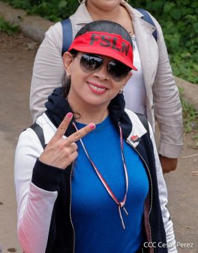 Militantes sandinistas participan en caminata en honor al Repliegue Táctico a Masaya