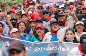 Militantes sandinistas participan en caminata en honor al Repliegue Táctico a Masaya