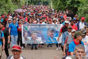 Militantes sandinistas participan en caminata en honor al Repliegue Táctico a Masaya