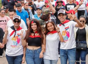Militantes sandinistas participan en caminata en honor al Repliegue Táctico a Masaya