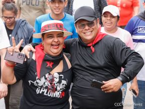 Militantes sandinistas participan en caminata en honor al Repliegue Táctico a Masaya