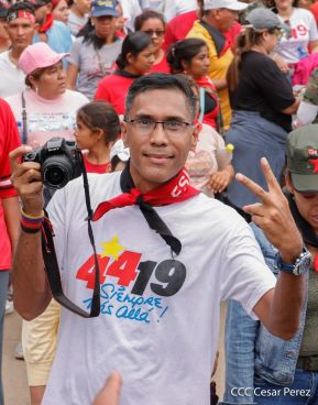 Militantes sandinistas participan en caminata en honor al Repliegue Táctico a Masaya