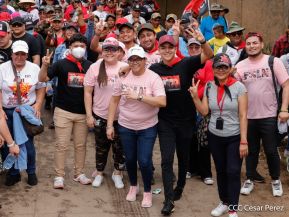 Militantes sandinistas participan en caminata en honor al Repliegue Táctico a Masaya