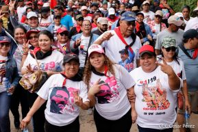 Militantes sandinistas participan en caminata en honor al Repliegue Táctico a Masaya