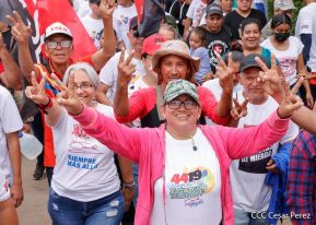 Militantes sandinistas participan en caminata en honor al Repliegue Táctico a Masaya