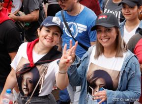 Militantes sandinistas participan en caminata en honor al Repliegue Táctico a Masaya