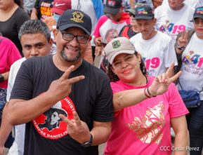 Militantes sandinistas participan en caminata en honor al Repliegue Táctico a Masaya