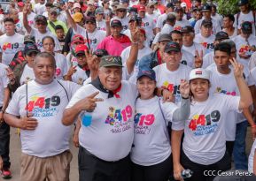 Militantes sandinistas participan en caminata en honor al Repliegue Táctico a Masaya