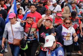 Militantes sandinistas participan en caminata en honor al Repliegue Táctico a Masaya