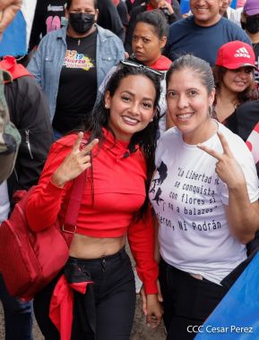 Militantes sandinistas participan en caminata en honor al Repliegue Táctico a Masaya