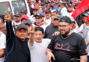 Militantes sandinistas participan en caminata en honor al Repliegue Táctico a Masaya