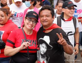Militantes sandinistas participan en caminata en honor al Repliegue Táctico a Masaya