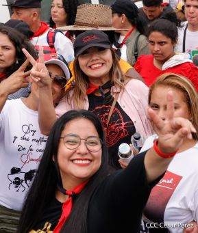 Militantes sandinistas participan en caminata en honor al Repliegue Táctico a Masaya