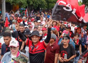 Militantes sandinistas participan en caminata en honor al Repliegue Táctico a Masaya