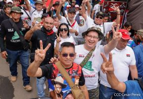 Militantes sandinistas participan en caminata en honor al Repliegue Táctico a Masaya