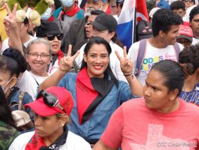 Militantes sandinistas participan en caminata en honor al Repliegue Táctico a Masaya