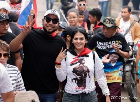 Militantes sandinistas participan en caminata en honor al Repliegue Táctico a Masaya