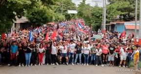 Militantes sandinistas participan en caminata en honor al Repliegue Táctico a Masaya