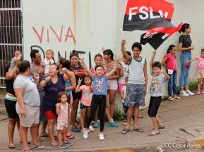 Militantes sandinistas participan en caminata en honor al Repliegue Táctico a Masaya