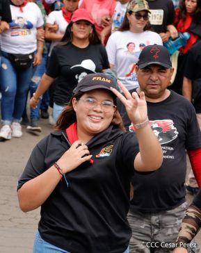 Militantes sandinistas participan en caminata en honor al Repliegue Táctico a Masaya