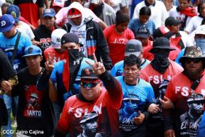 Miles de sandinistas caminan en saludo al 44/19 en Julio Victorioso