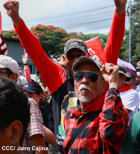 Miles de sandinistas caminan en saludo al 44/19 en Julio Victorioso