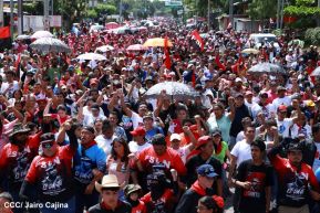 Miles de sandinistas caminan en saludo al 44/19 en Julio Victorioso