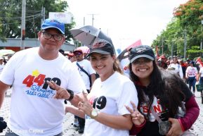 Miles de sandinistas caminan en saludo al 44/19 en Julio Victorioso