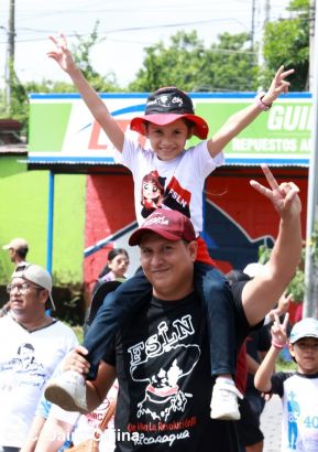 Miles de sandinistas caminan en saludo al 44/19 en Julio Victorioso