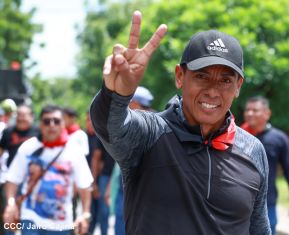 Miles de sandinistas caminan en saludo al 44/19 en Julio Victorioso