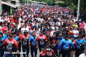 Miles de sandinistas caminan en saludo al 44/19 en Julio Victorioso