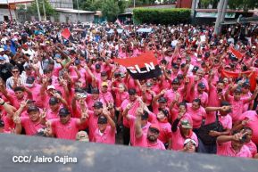 Miles de sandinistas caminan en saludo al 44/19 en Julio Victorioso