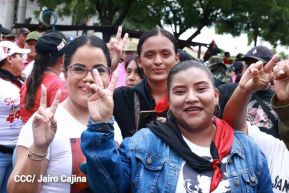 Miles de sandinistas caminan en saludo al 44/19 en Julio Victorioso