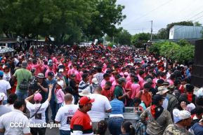 Miles de sandinistas caminan en saludo al 44/19 en Julio Victorioso