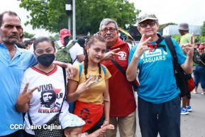 Miles de sandinistas caminan en saludo al 44/19 en Julio Victorioso