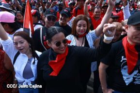 Miles de sandinistas caminan en saludo al 44/19 en Julio Victorioso
