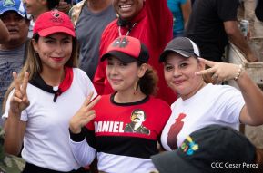 Miles de sandinistas caminan en saludo al 44/19 en Julio Victorioso
