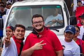 Miles de sandinistas caminan en saludo al 44/19 en Julio Victorioso