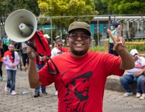 Miles de sandinistas caminan en saludo al 44/19 en Julio Victorioso