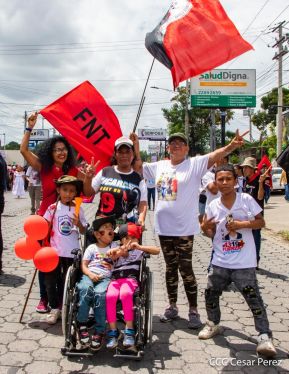 Miles de sandinistas caminan en saludo al 44/19 en Julio Victorioso