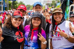 Miles de sandinistas caminan en saludo al 44/19 en Julio Victorioso